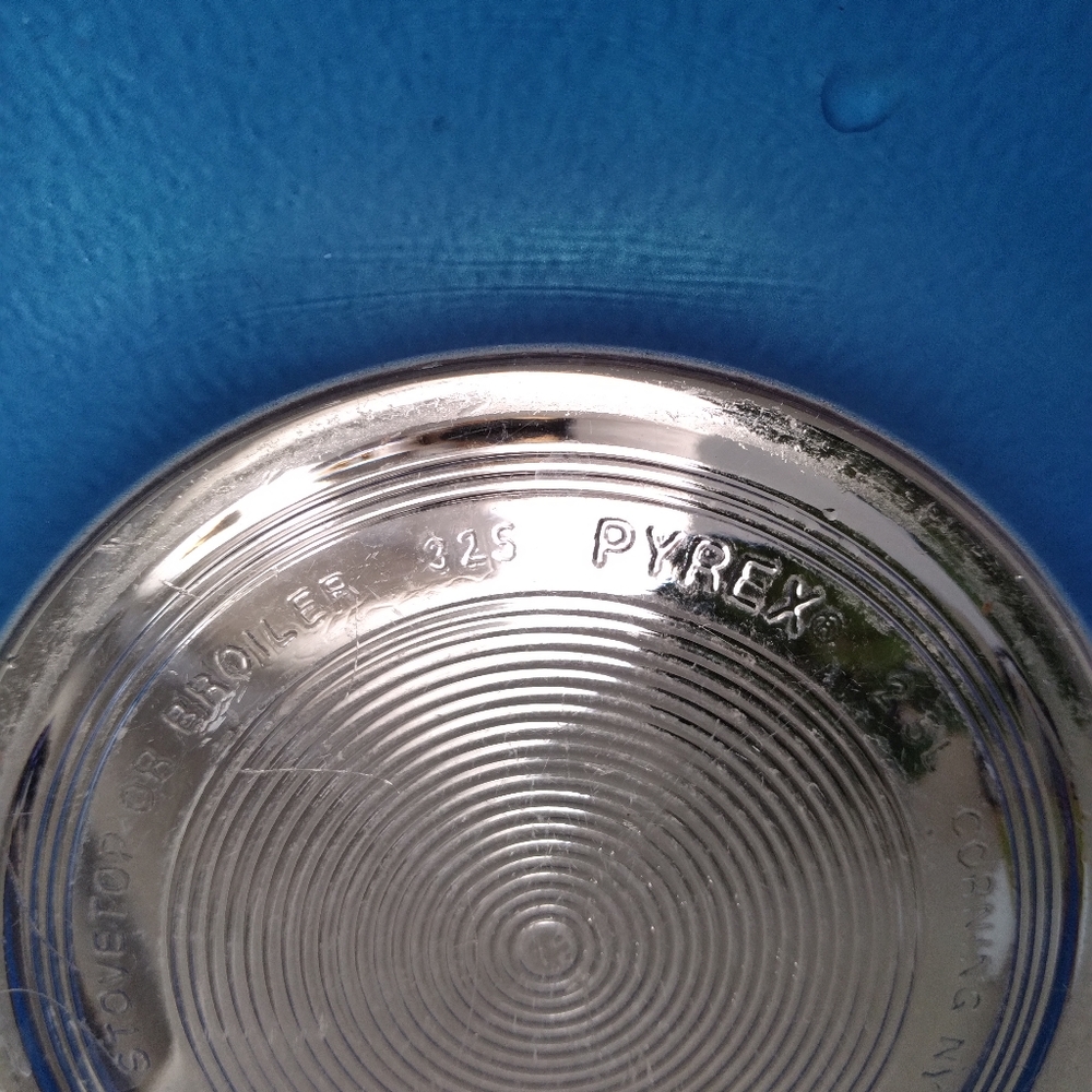 Pyrex 325 cobalt blue mixing bowl 2.5L with clear glass bottom - Picture 9 of 13
